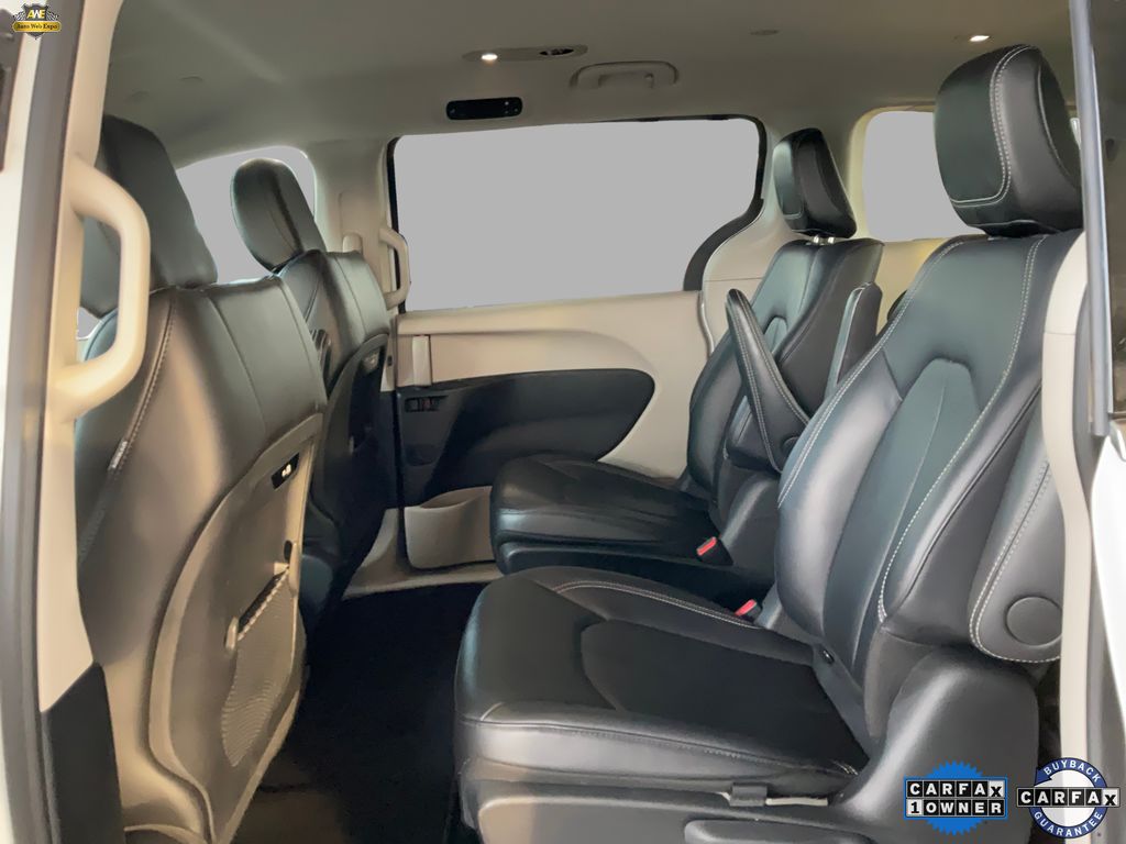 2024 Chrysler Pacifica PHEV Select - Photo 12