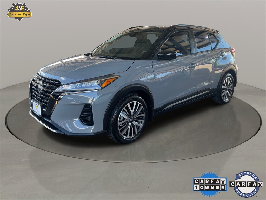 2023 Nissan Kicks SR photo 3