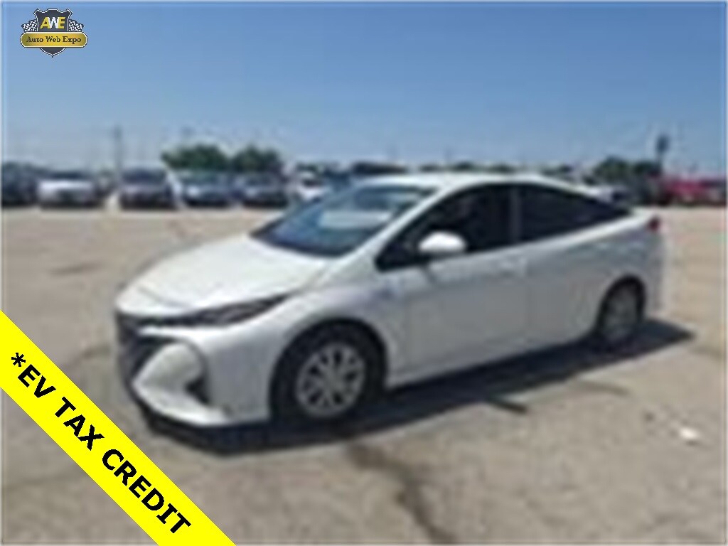 2017 Toyota Prius Prime Plus photo 3