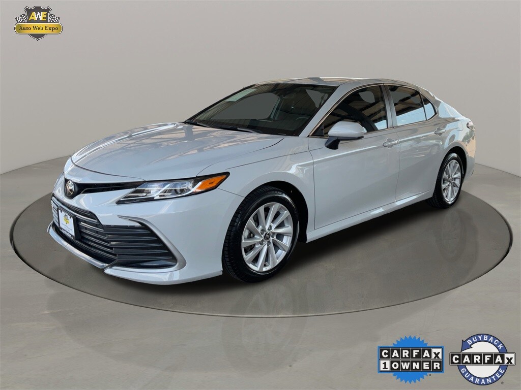 2023 Toyota Camry LE photo 3