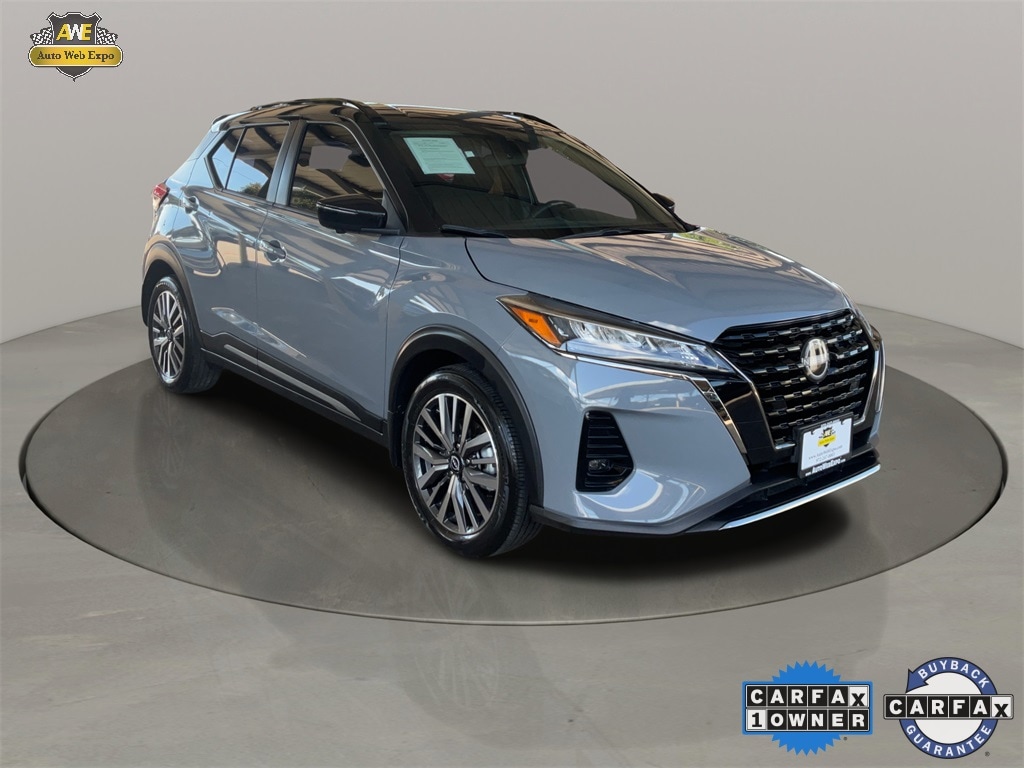 2023 Nissan Kicks SR