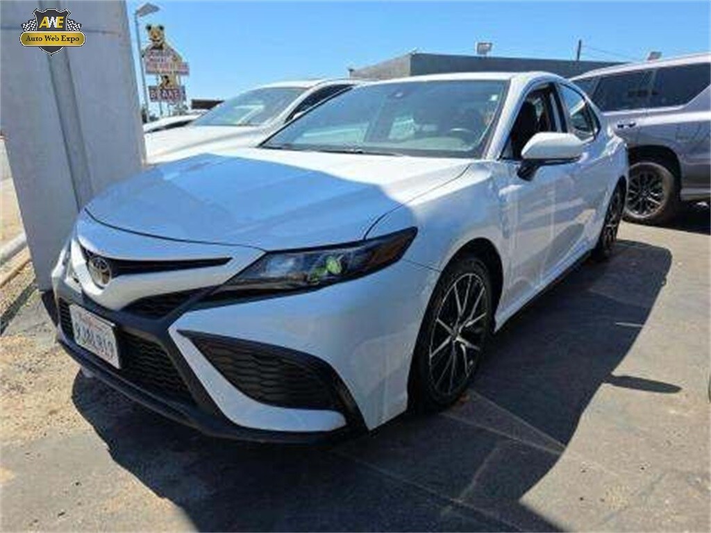2024 Toyota Camry SE photo 2