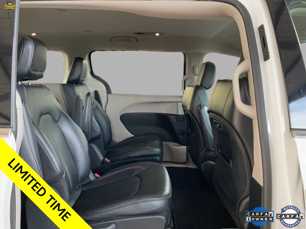 2024 Chrysler Pacifica PHEV Select - Photo 14