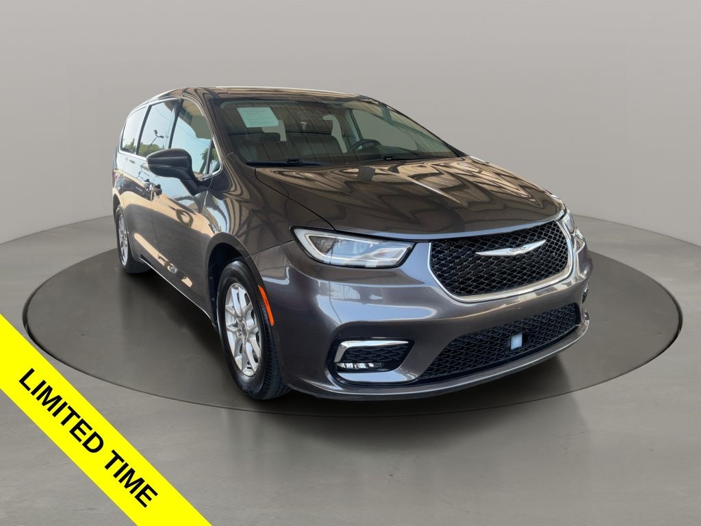 Used 2023 Chrysler Pacifica Touring L Van Passenger Van