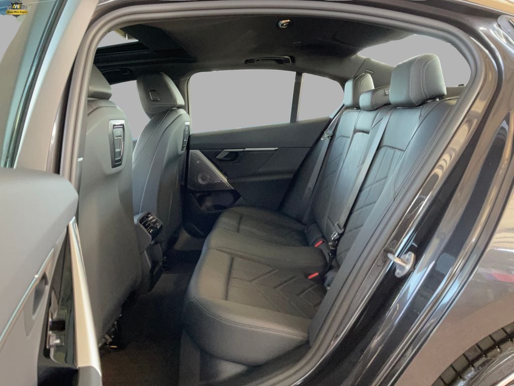2026 BMW i5 40 - Photo 13