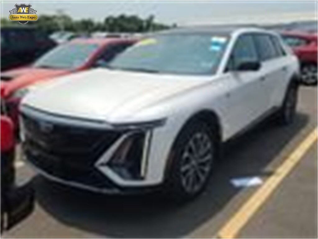 2024 Cadillac Lyriq Sport photo 3
