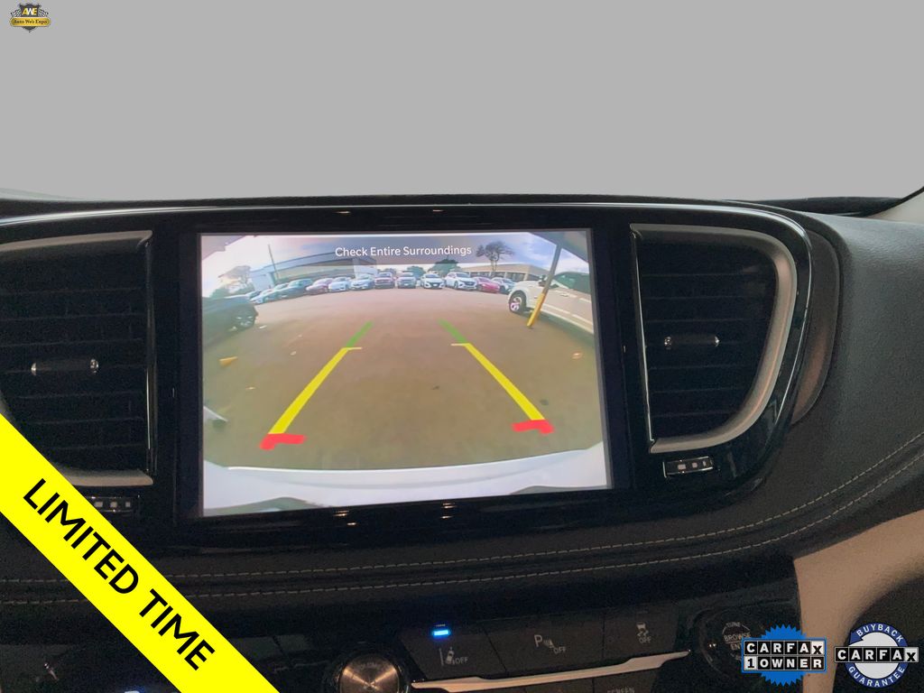 2024 Chrysler Pacifica PHEV Select - Photo 33