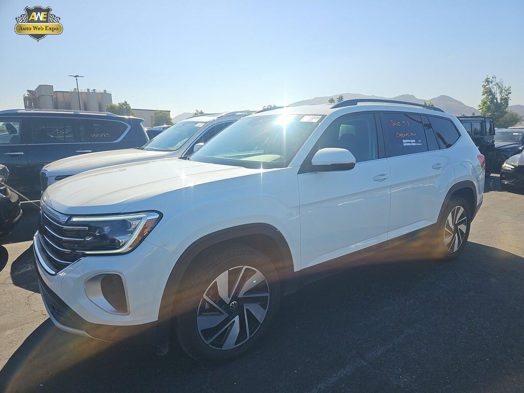 2024 Volkswagen Atlas SE photo 2
