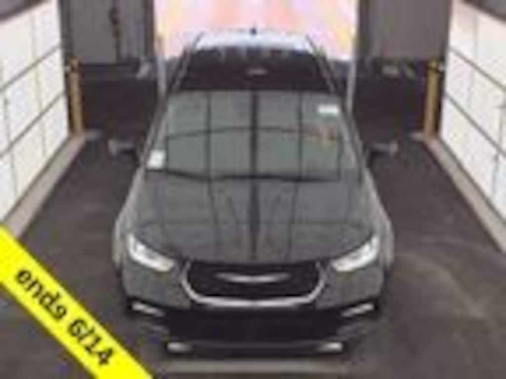 Used 2023 Chrysler Pacifica Touring L Van Passenger Van
