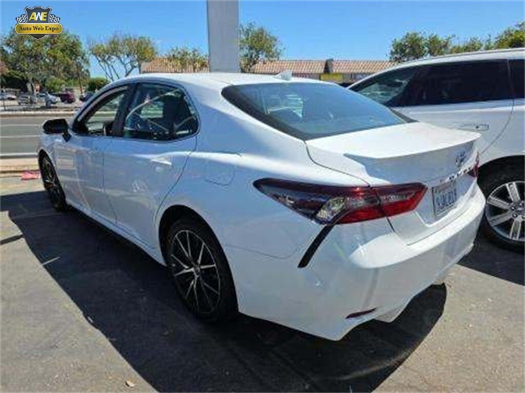 2024 Toyota Camry SE photo 3