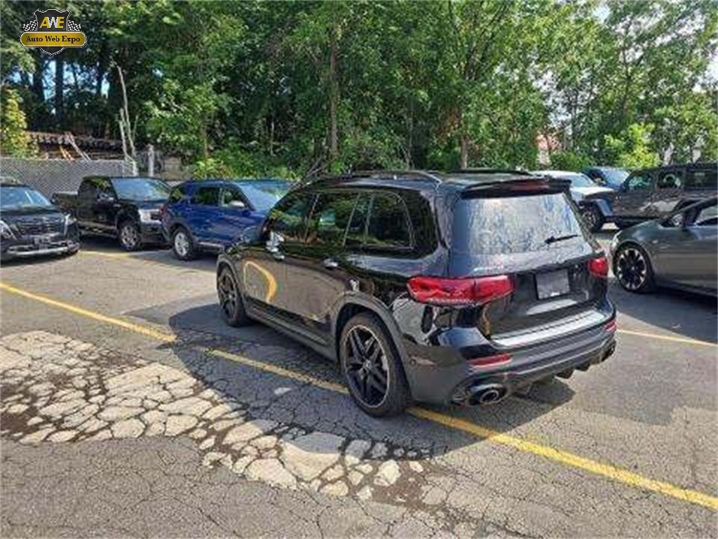 2023 Mercedes Benz GLB 35 AMG 4MATIC photo 2