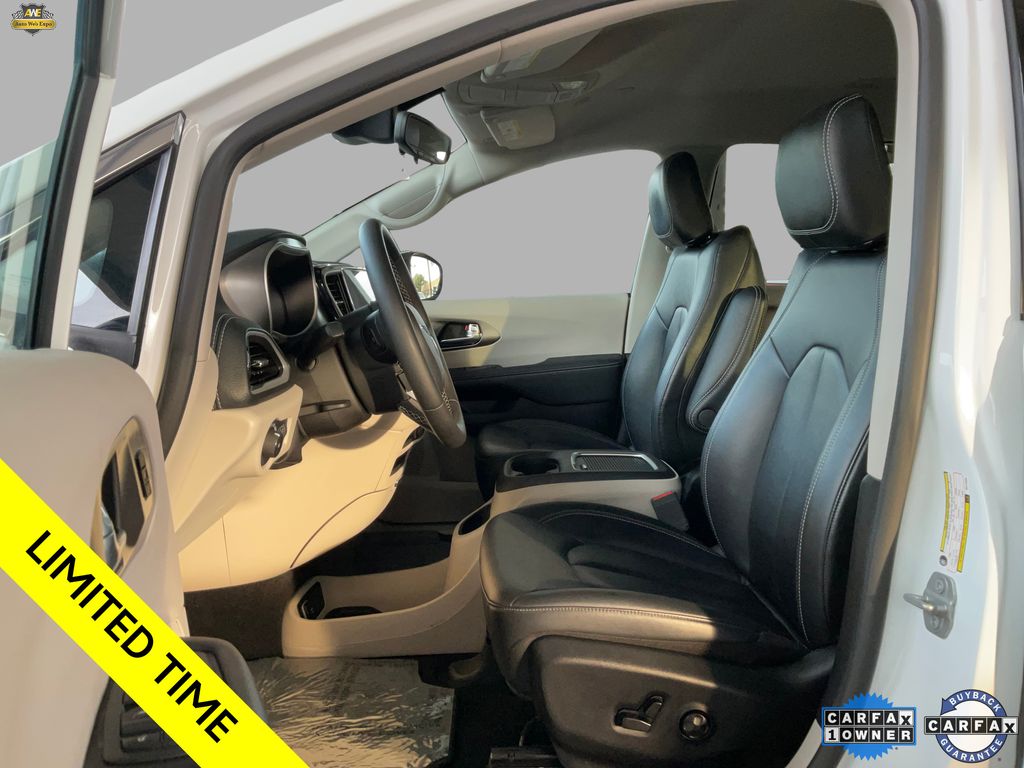 2024 Chrysler Pacifica PHEV Select - Photo 8