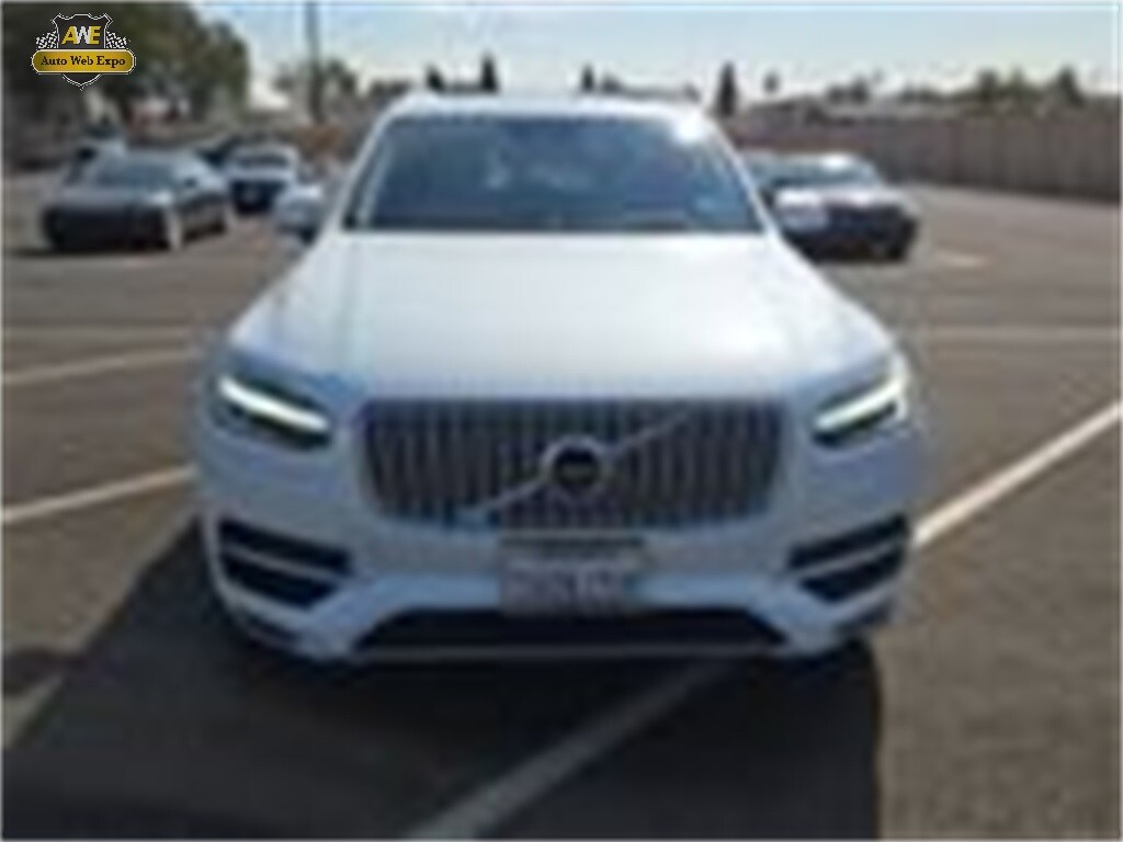 2016 Volvo XC90 T8 Inscription photo 2