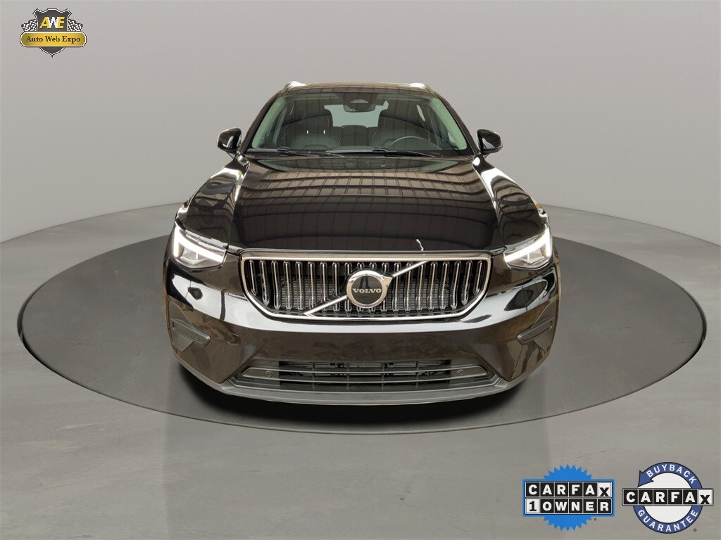 2024 Volvo XC40 Core photo 2