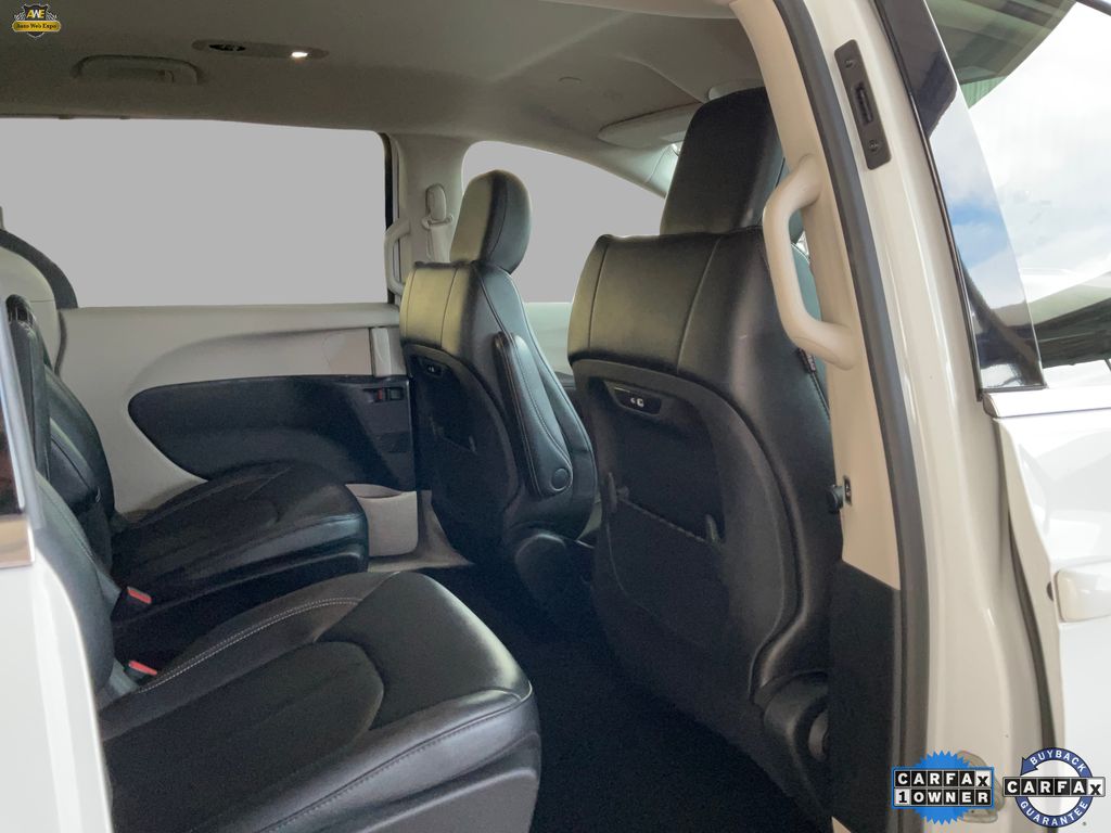 2024 Chrysler Pacifica PHEV Select - Photo 15