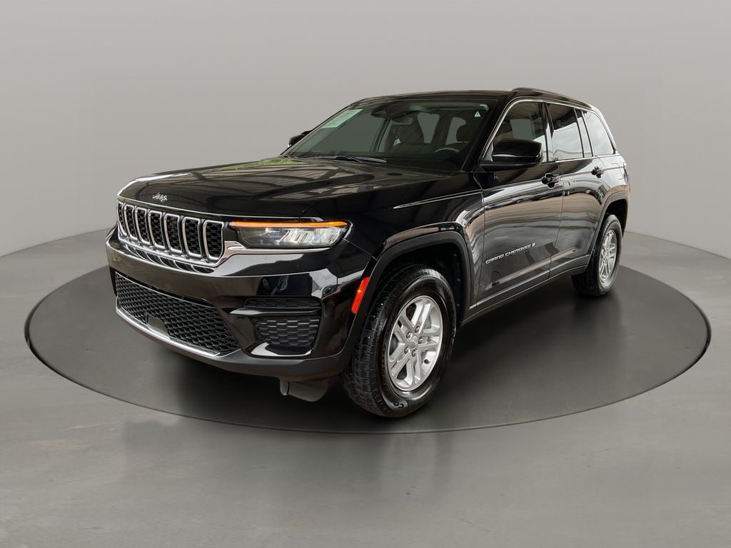 Used 2023 Jeep Grand Cherokee Laredo SUV