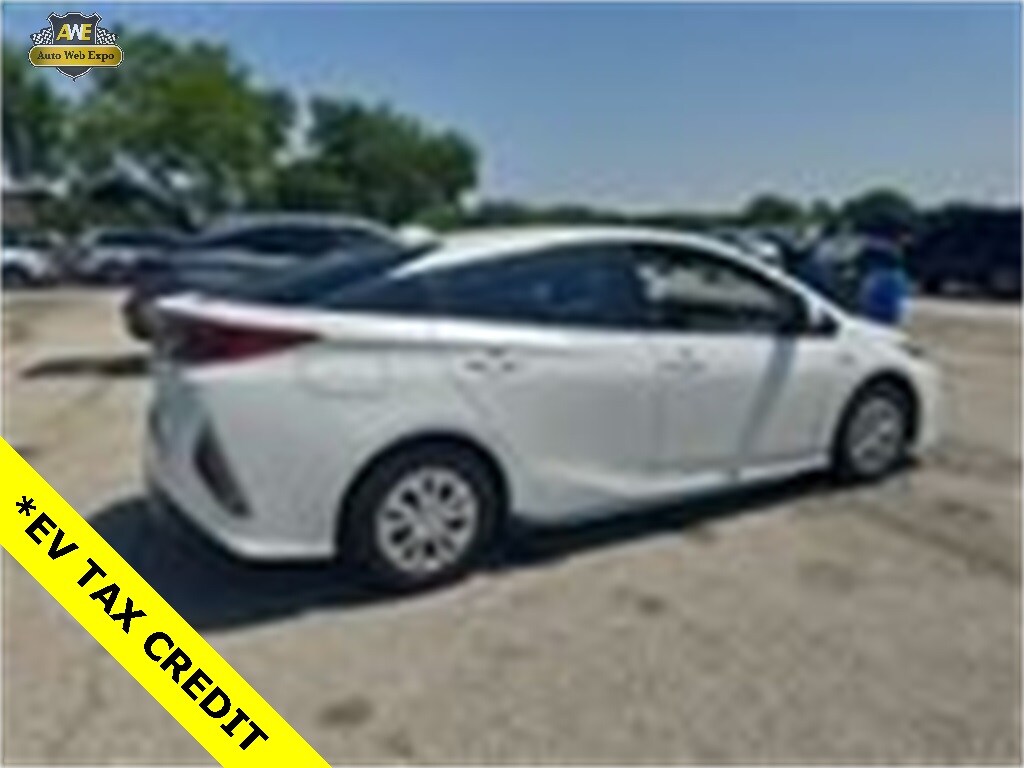 2017 Toyota Prius Prime Plus photo 4