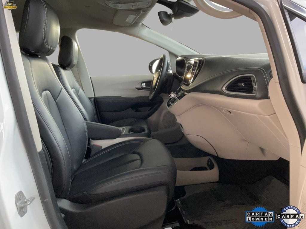 2024 Chrysler Pacifica PHEV Select - Photo 18