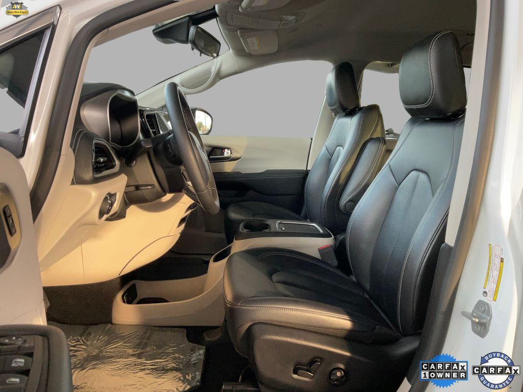 2024 Chrysler Pacifica PHEV Select - Photo 9