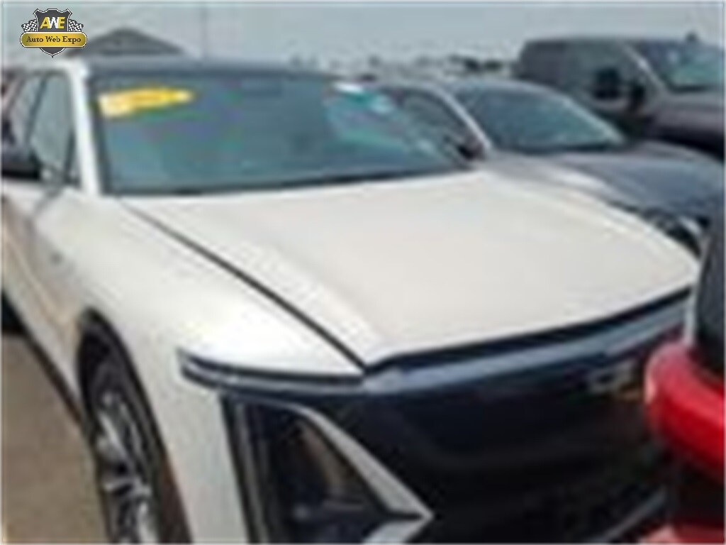 2024 Cadillac Lyriq Sport photo 2