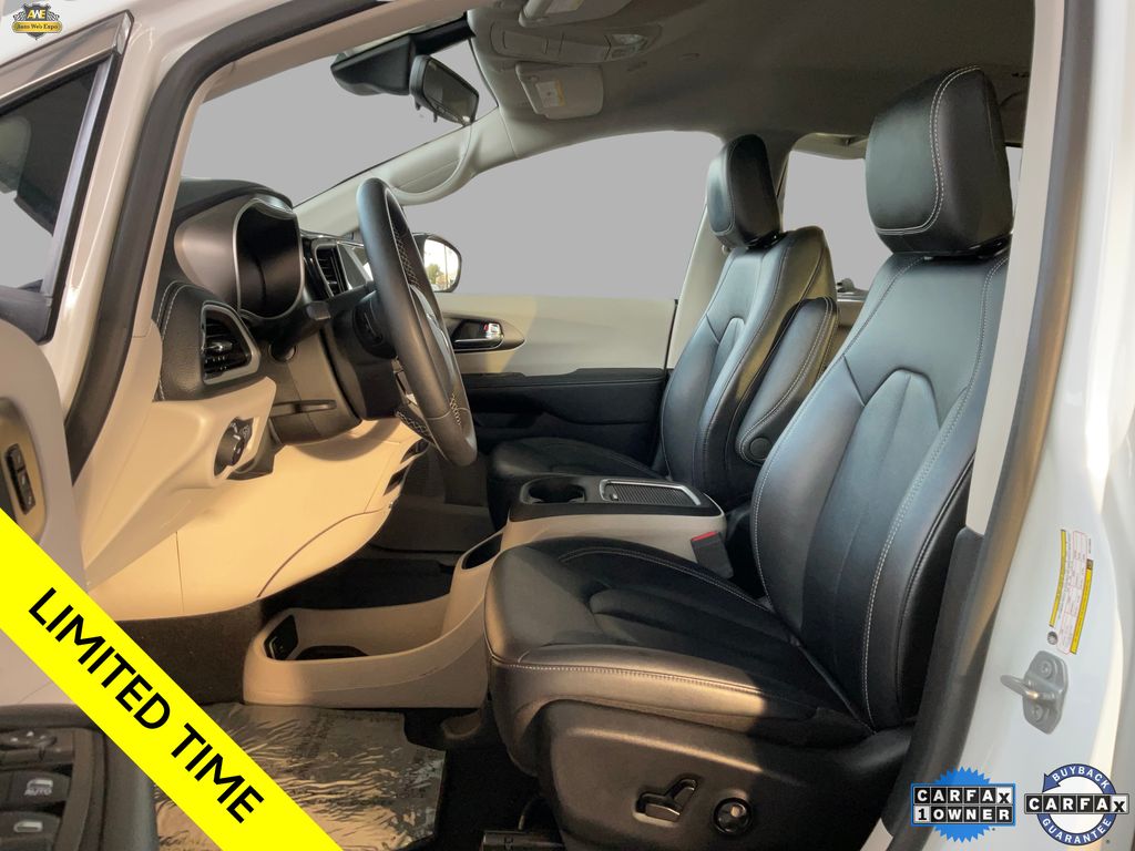 2024 Chrysler Pacifica PHEV Select - Photo 9