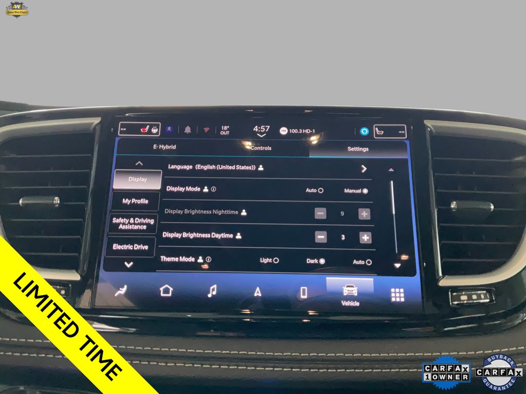 2024 Chrysler Pacifica PHEV Select - Photo 31