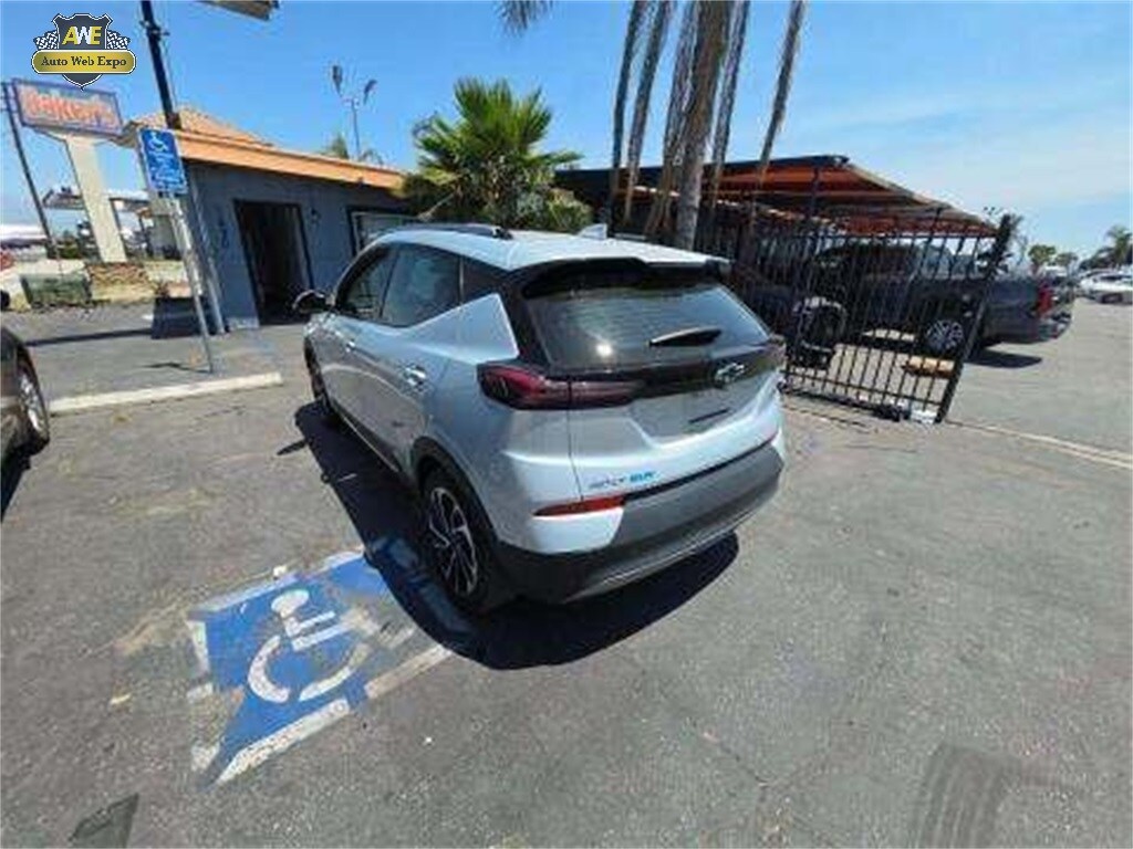 2022 Chevrolet Bolt EUV Premier photo 3