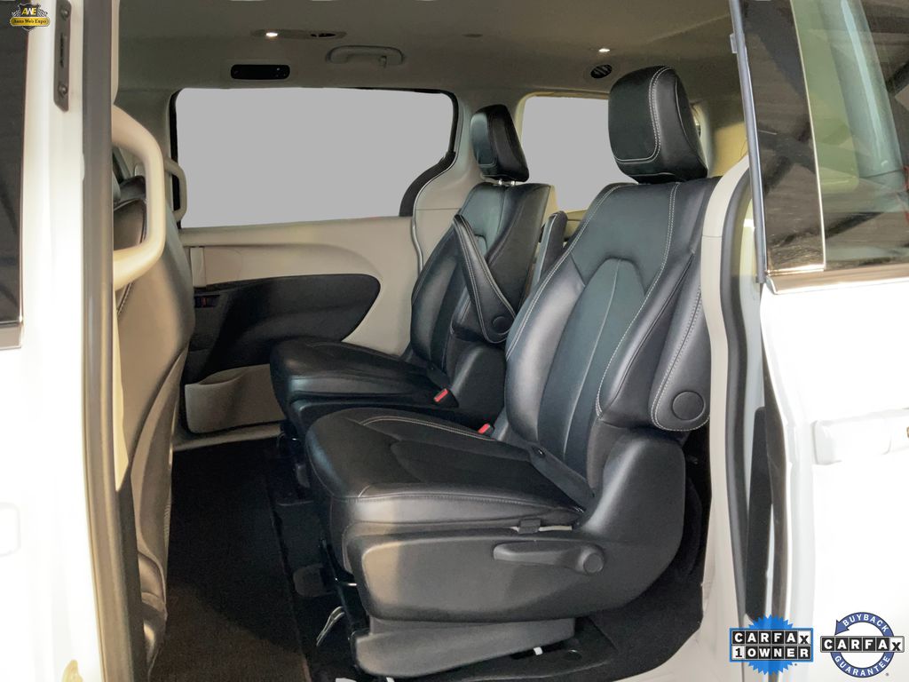 2024 Chrysler Pacifica PHEV Select - Photo 11