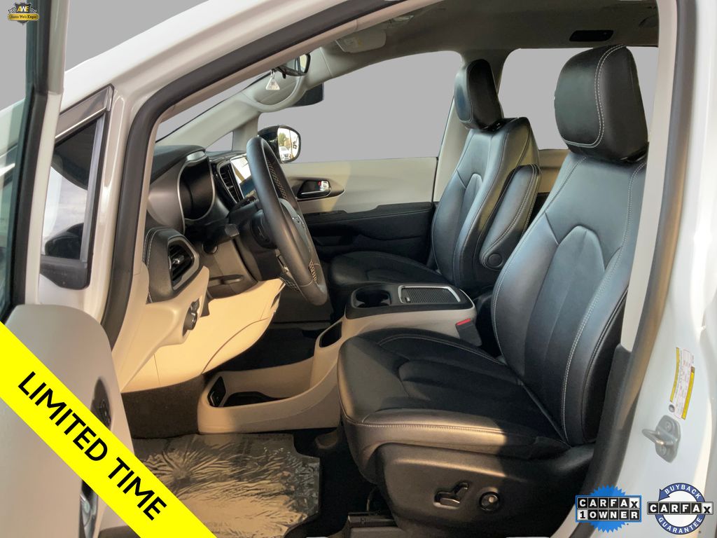 2024 Chrysler Pacifica PHEV Select - Photo 10