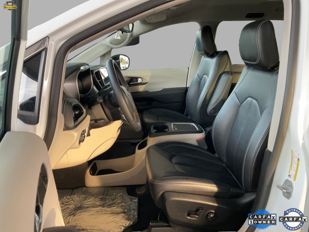 2024 Chrysler Pacifica PHEV Select - Photo 10