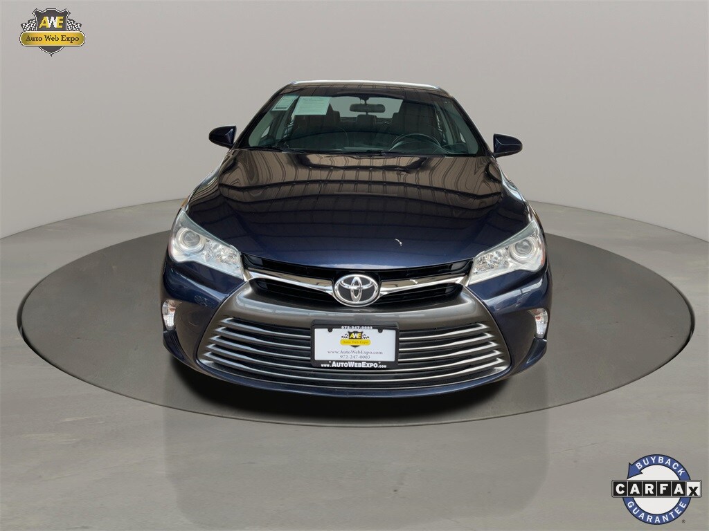 2016 Toyota Camry LE photo 2