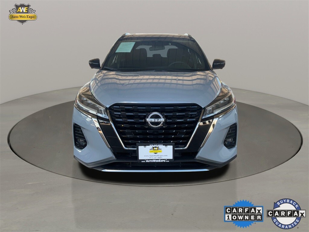 2023 Nissan Kicks SR photo 2