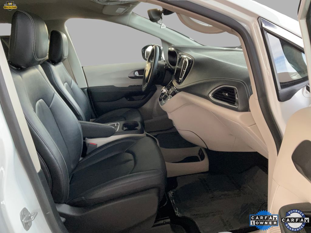 2024 Chrysler Pacifica PHEV Select - Photo 19