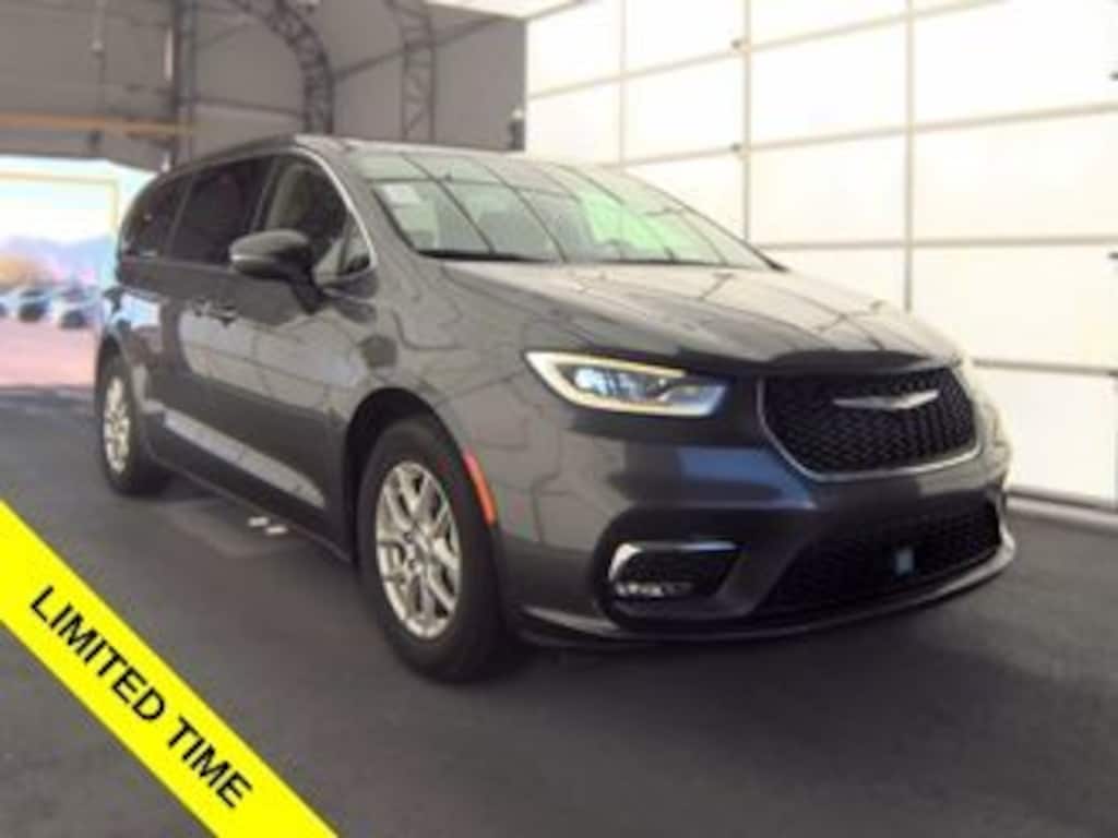 Used 2023 Chrysler Pacifica Touring L Van Passenger Van