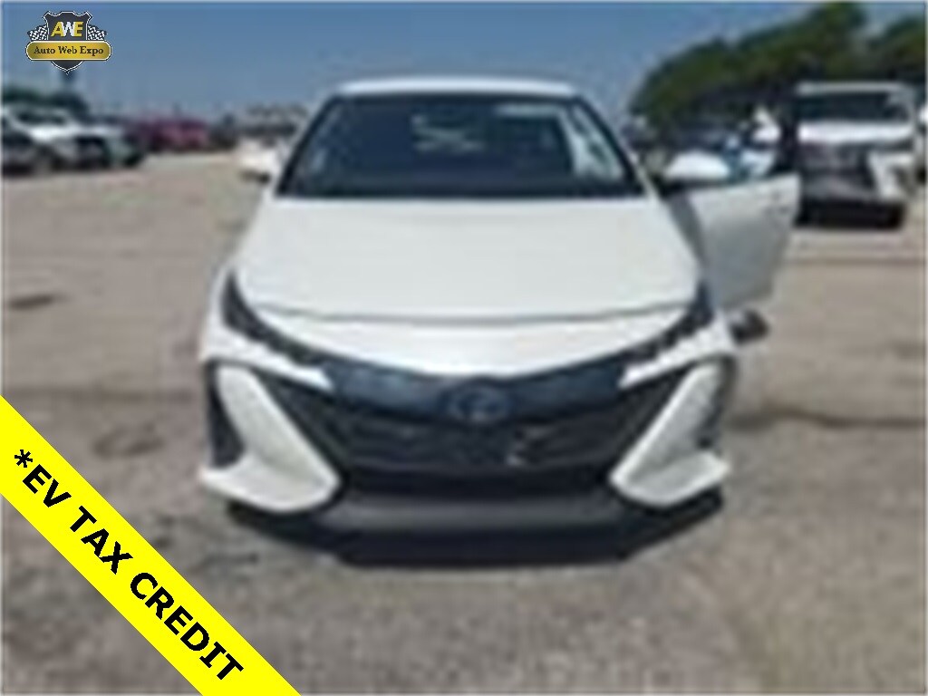 2017 Toyota Prius Prime Plus photo 2