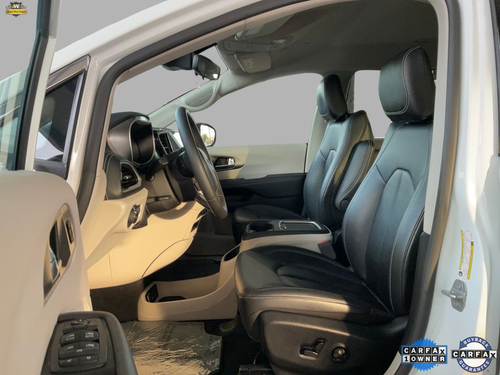 2024 Chrysler Pacifica PHEV Select - Photo 8