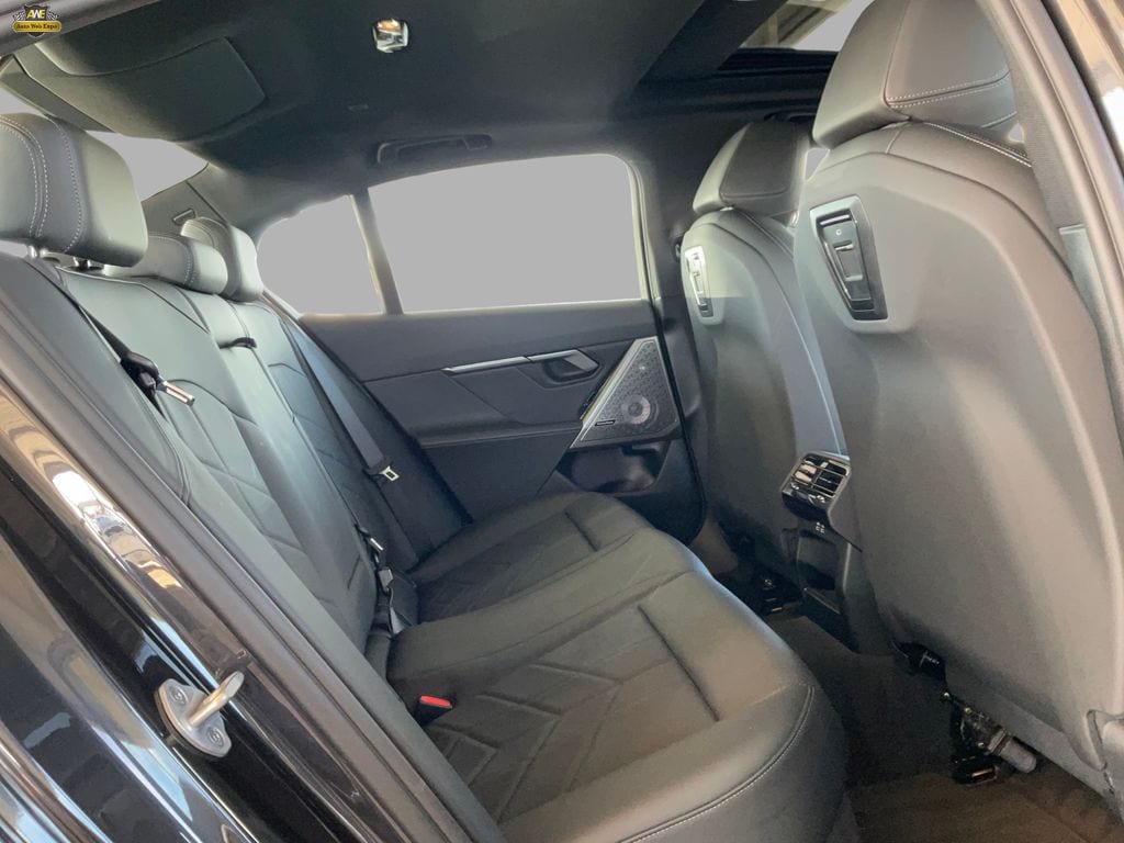 2026 BMW i5 40 - Photo 18