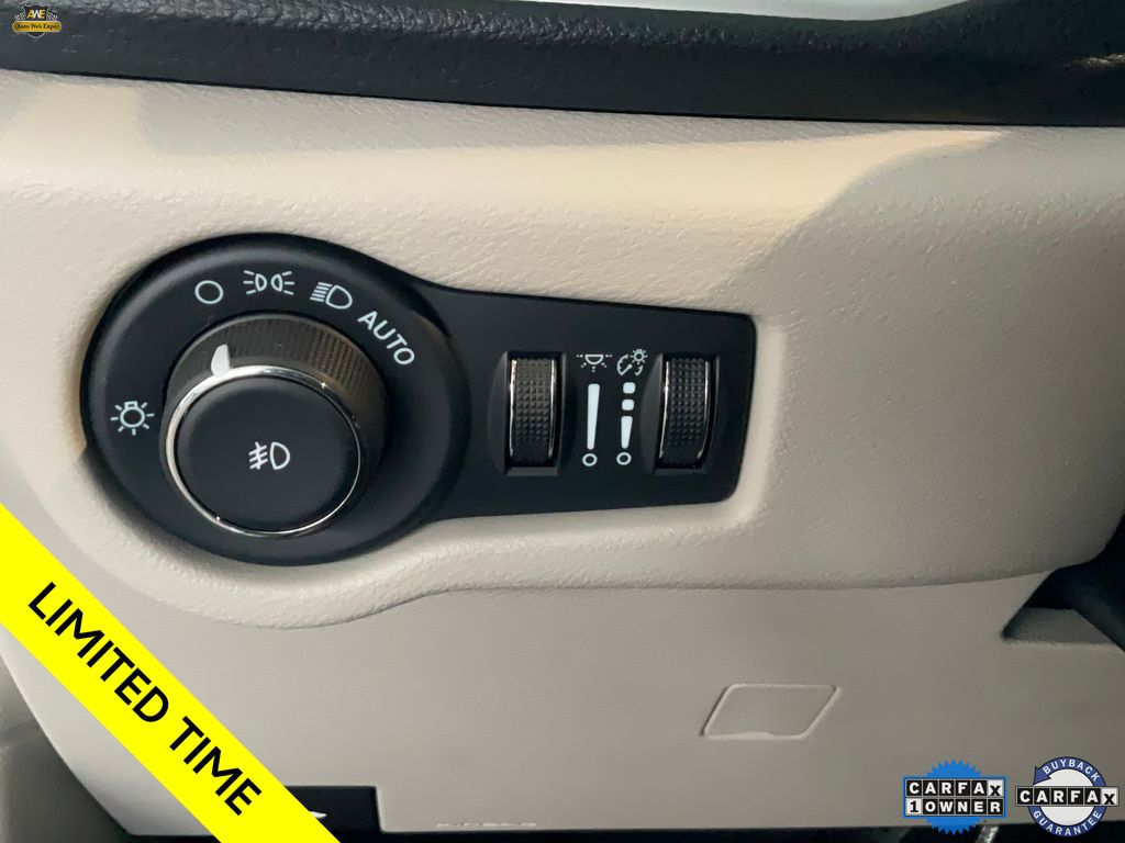 2024 Chrysler Pacifica PHEV Select - Photo 39