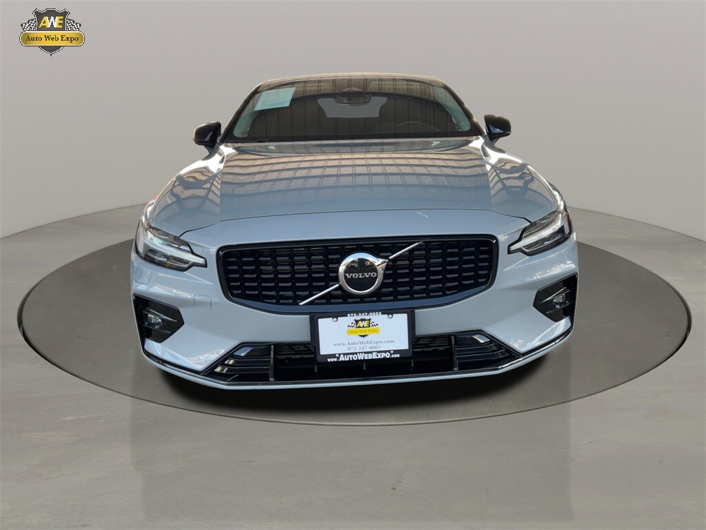 2024 Volvo S60 B5 Core photo 2