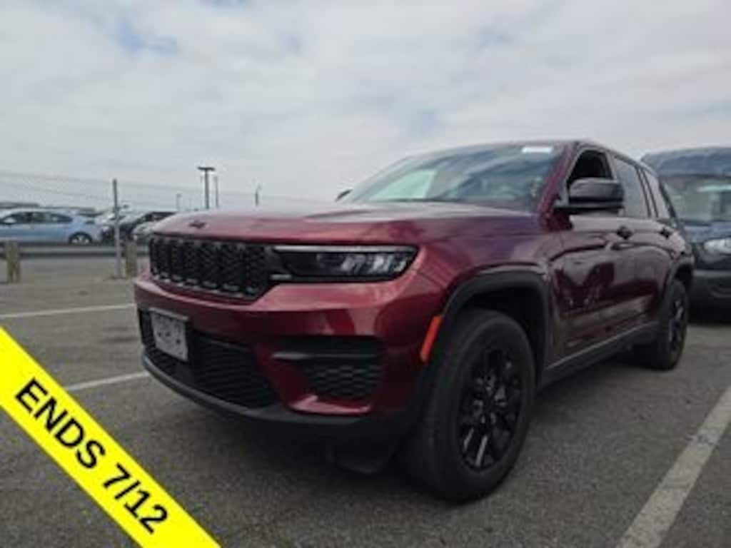 Used 2024 Jeep Grand Cherokee Altitude SUV