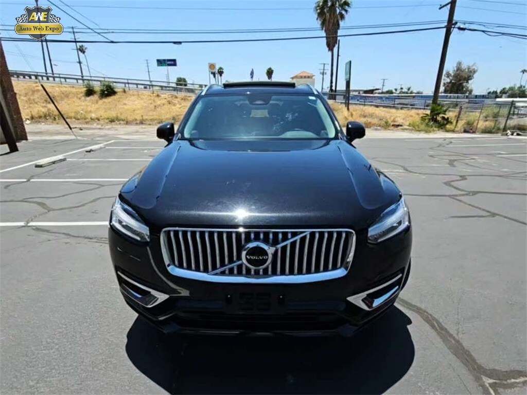 2023 Volvo XC90 B5 Plus photo 2