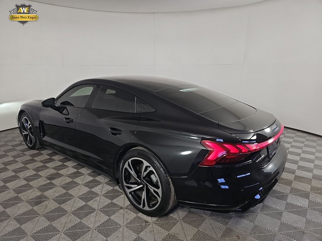 2022 Audi e-tron GT Premium Plus photo 3