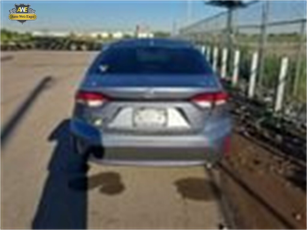 2022 Toyota Corolla LE photo 3