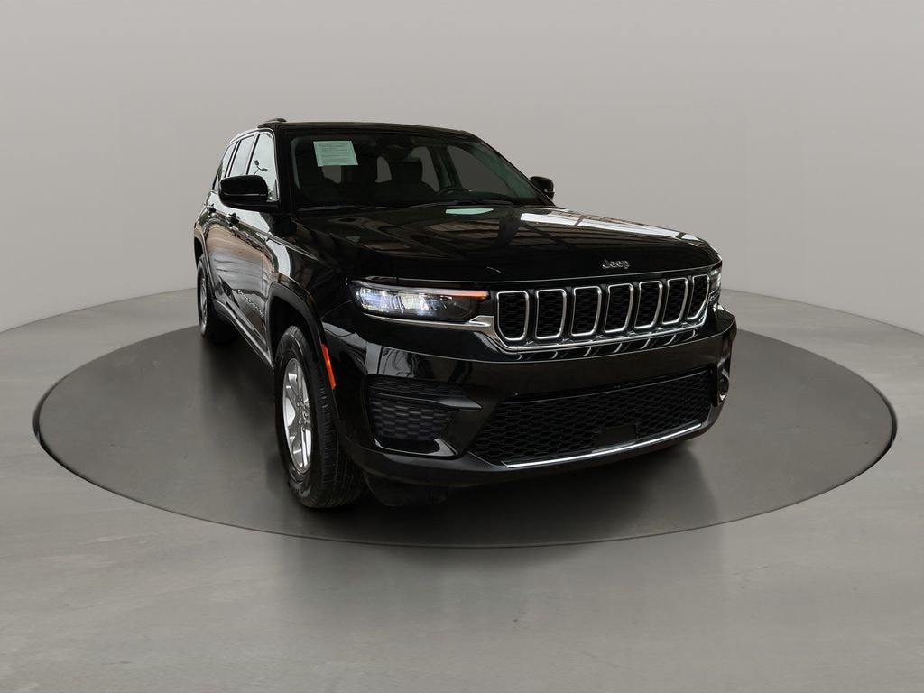 Used 2023 Jeep Grand Cherokee Laredo SUV