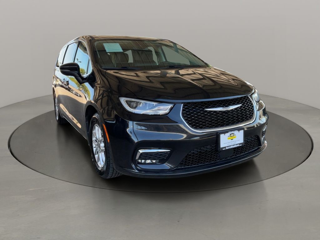 Used 2023 Chrysler Pacifica Touring L Van Passenger Van