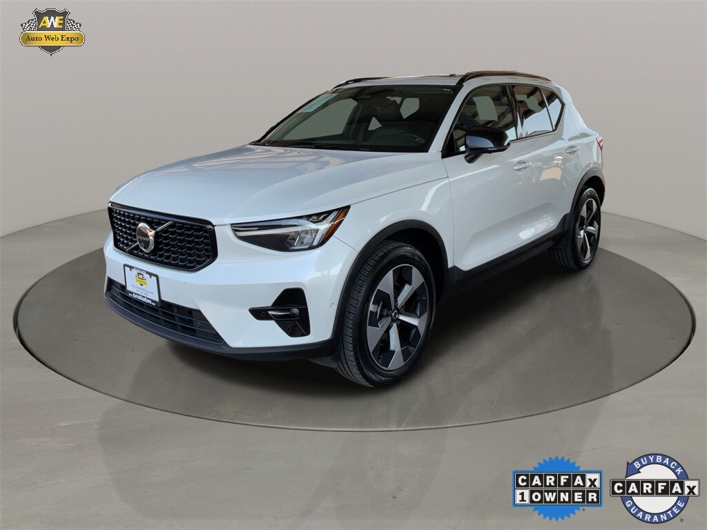 2024 Volvo XC40 Plus photo 3