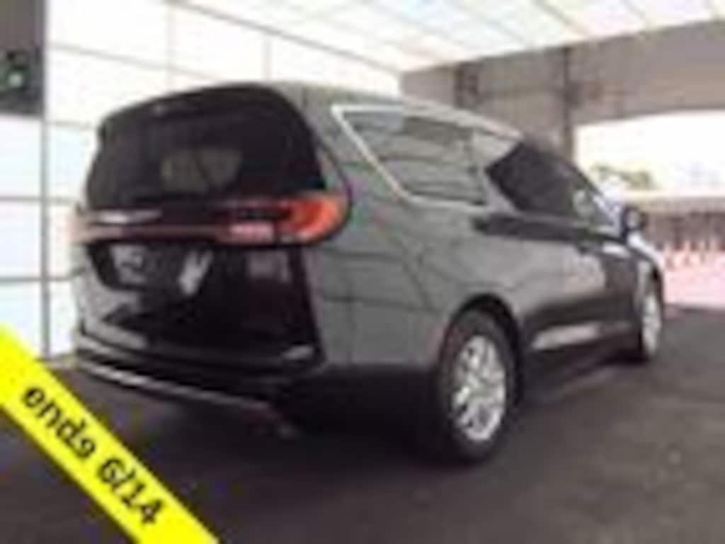 Used 2023 Chrysler Pacifica Touring L Van Passenger Van
