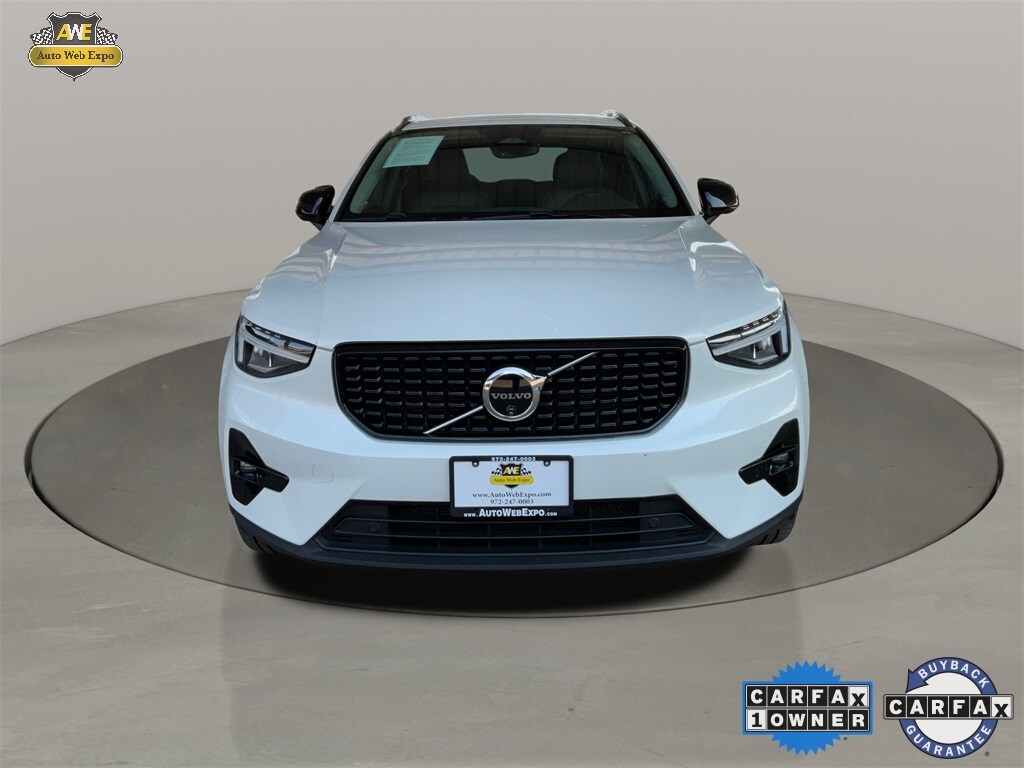 2024 Volvo XC40 Plus photo 2