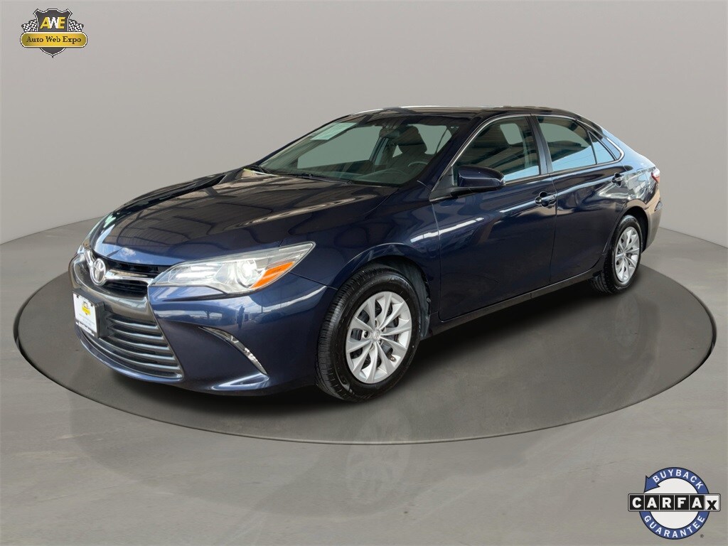 2016 Toyota Camry LE photo 3