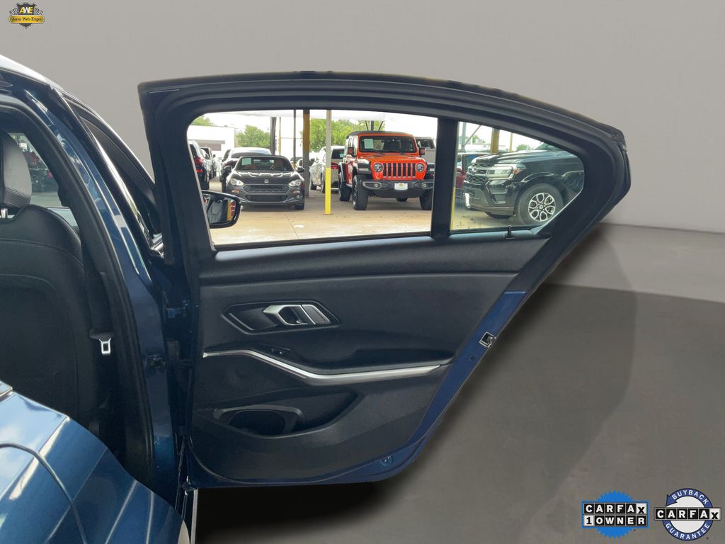 2022 BMW 3 Series 330i - Photo 16